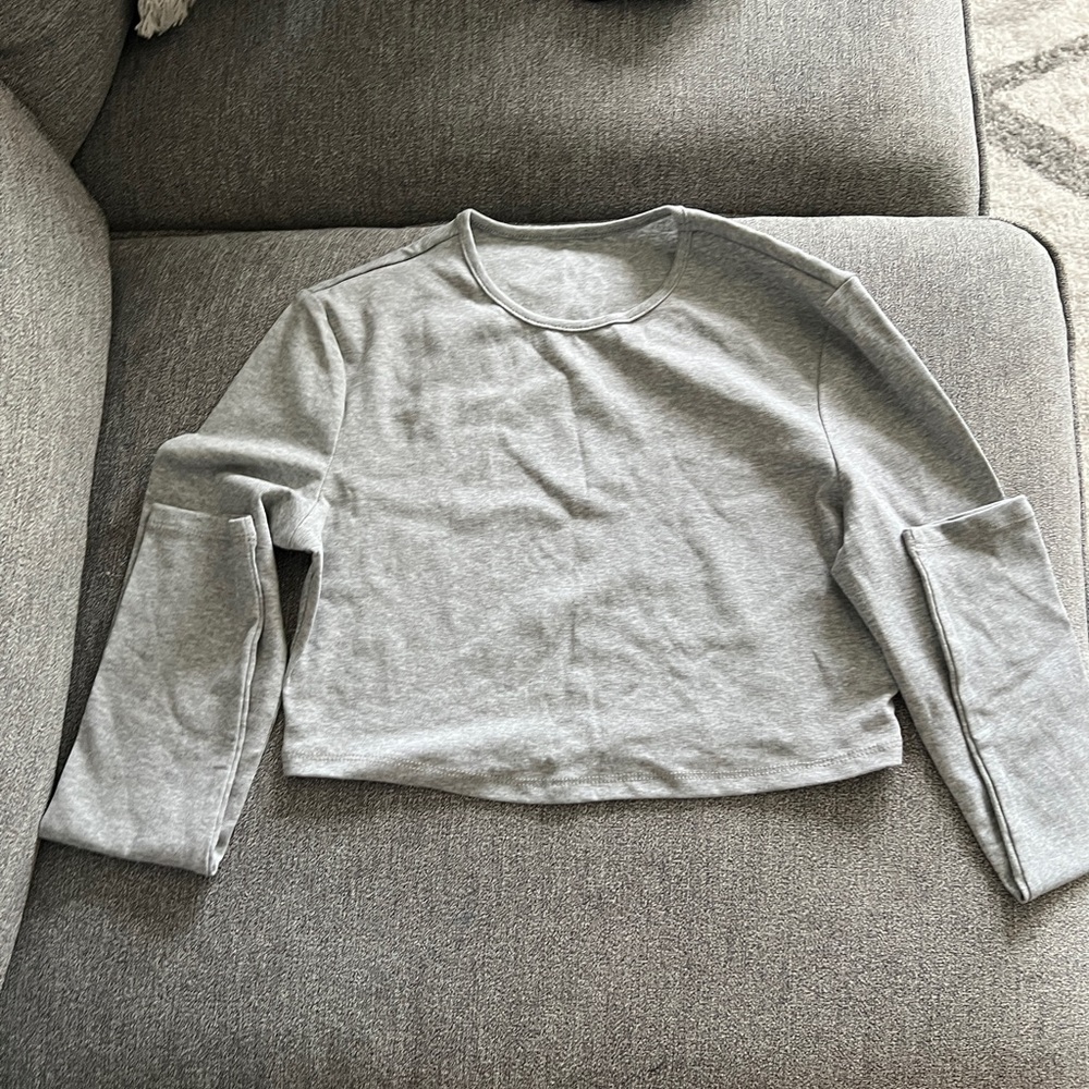 Gray long sleeve crop top